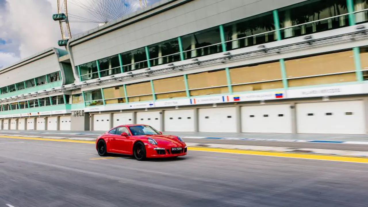 Porsche 911 Carrera GTS 