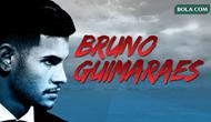 Bruno Guimaraes, pemain incaran Barcelona yang dijuluki gelandang terbaik dunia oleh Juninho. (Bola.com/Gregah Nurikhsani/JEFF PeACHOUD/AFP)