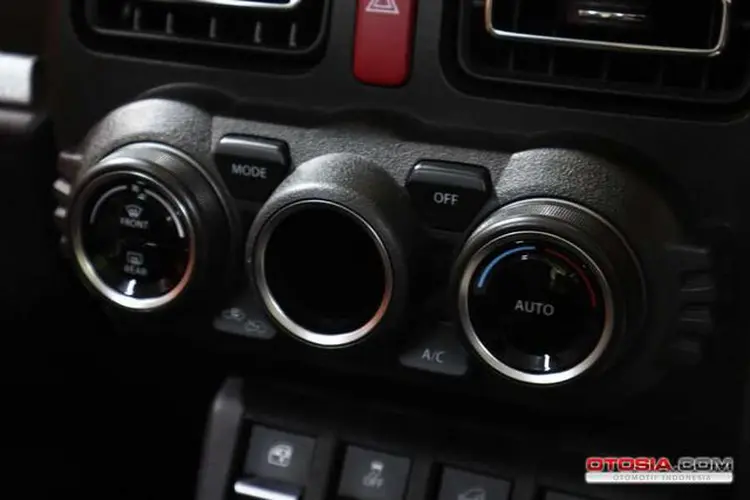 Suzuki Jimny Indonesia Melantai di GIIAS 2019 - Galeri Otosia.com