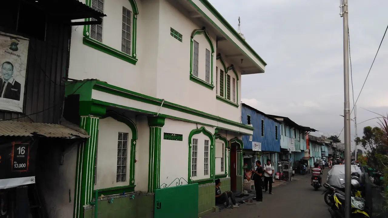 Adzan Masjid Kalijodo Bikin Musik Keras Kafe Mendadak Hening