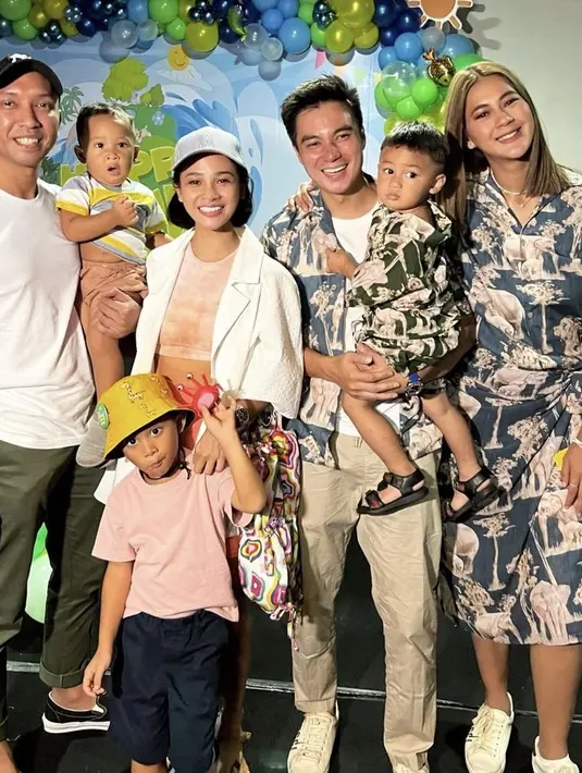 Pakaian tersebut pun memiliki makna mendalam terhadap kepedulian akan budaya dan alam Kalimantan. Terutama terhadap satwa liar seperti gajah kerdil Kalimantan yang terancam punah. Spesies langka ini ditemukan dan dilindungi di Kalimantan Utara hanya tersisa 1.500 ekor saja di alam liar. dok. Andien