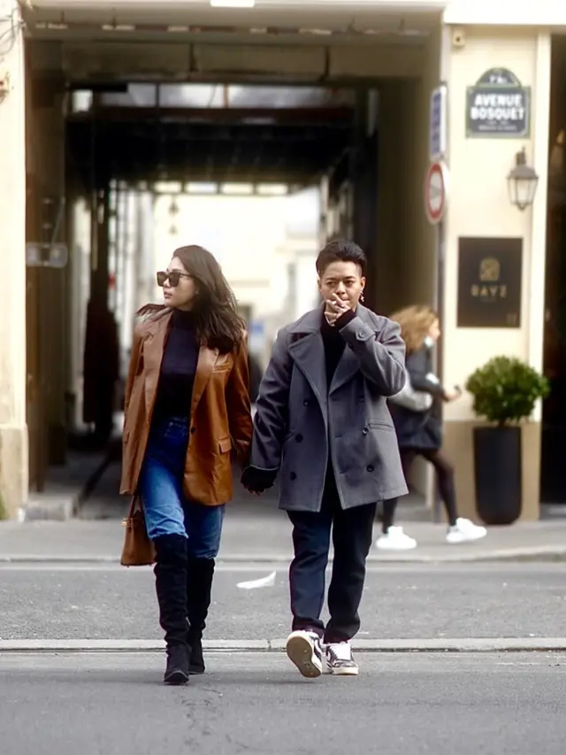 7 Potret Romantis Pasangan Artis yang Berada di Paris, Selalu Mesra