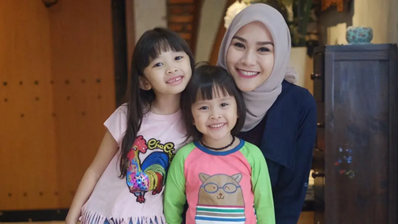[Bintang] Zaskia Adya Mecca dan anak