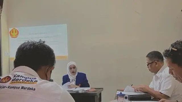 Tetap Prioritaskan Pendirikan, Ini 6 Momen Adelia Pasha Jalani Sidang Skripsi