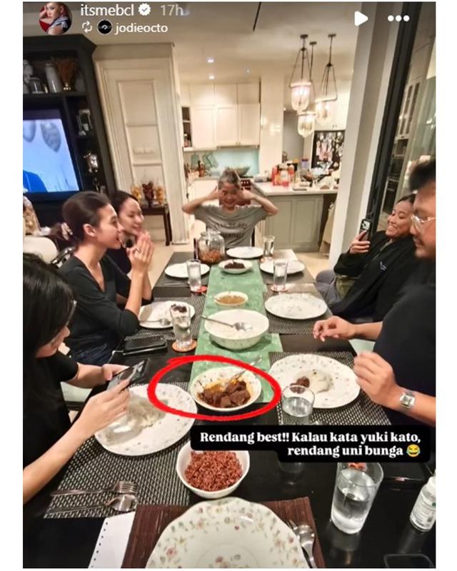 6 Potret keseruan Bunga Citra Lestari siapkan rendang porsi gede untuk menu Idulfitri