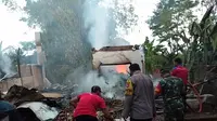 Kebakaran rumah dan gudang kerupuk di Situbondo (Istimewa)