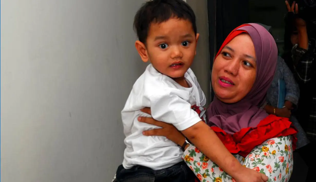 Sebelumnya, Iqbal dibawa ke RS dalam keadaan kritis setelah disiksa pacar ibunya yang merasa cemburu. (Liputan6.com/Miftahul Hayat)
