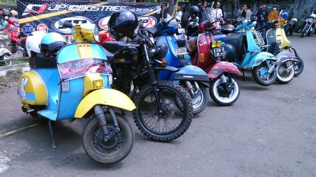 Seru Perayaan Hut Ke 71 Ri Ala Pencinta Vespa Dan Motor Kustom