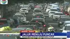 Arus lalu lintas menuju kawasan Puncak macet sepanjang 7 km mulai keluar Tol Ciawi menuju Puncak.