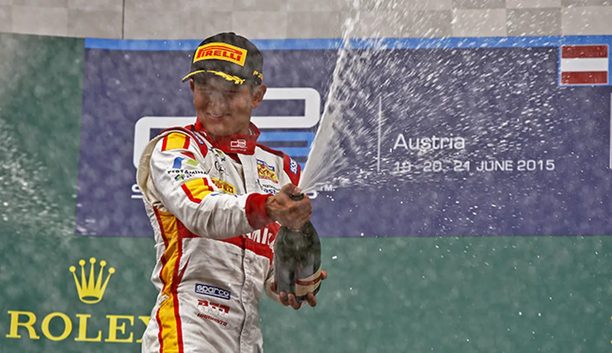 Selebrasi Rio Haryanto menjadi juara di race 2 GP2 Austria. (Bola.com/Reza Khomaini)