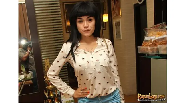 7 Potret Jadul Nikita Mirzani Ini Bikin Pangling Hot