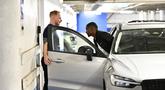 Alexander Isak resmi pindah ke Liverpool sekaligus mengukir rekor baru dalam bursa transfer sepak bola Inggris dengan nilai fantastis 125 juta pounds atau setara Rp2,77 triliun rupiah. (AFP/Anders Wiklund)