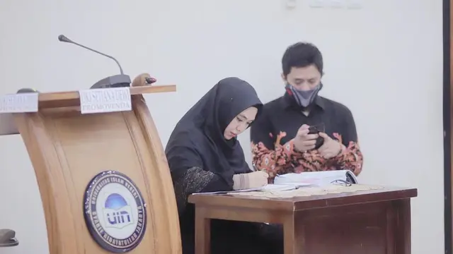 6 Momen Oki Setiana Dewi Raih Gelar Doktor, Tetap Semangat Meski Tengah Hamil Besar