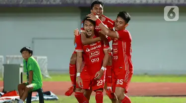 Pemain Persija Jakarta, Hansamu Yama melakukan selebrasi setelah mencetak gol ke gawang Dewa United pada pekan ke-33 BRI Liga 1 2022/2023 di Stadion Indomilk Arena, Tangerang, Senin (10/4/2023). (Bola.com/M Iqbal Ichsan)