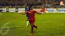 Ilham Udin Armaiyn mengekspresikan kegembiraannya usai menjebol gawang PSIS Semarang di Stadion Jatidiri pada Jumat 14 Februari 2014 (Liputan6.com/Helmi Fithriansyah).