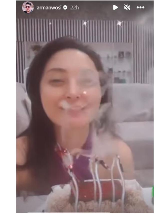 6 Potret Della Puspita Rayakan Ultah Arman Wosi, Ucap Maaf dan Sebut Mulai dari Nol