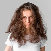 Temukan inspirasi bahan alami rumahan di sini untuk merawat rambut kering akibat sering menggunakan hair dryer. (Sumber: Freepik).