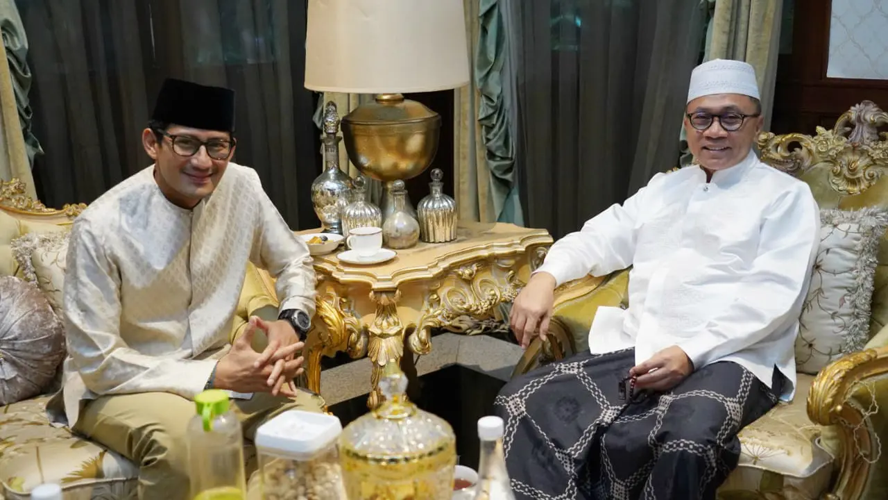Cawapres nomor urut 02 Sandiaga Uno menyambangi Ketua Umum PAN Zulkifli Hasan, Sabtu (15/6/2019).