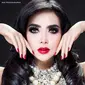 Syahrini juga ditanyai soal bulu mata dan pacar oleh polisi. (Foto: Instagram/princessyahrini)