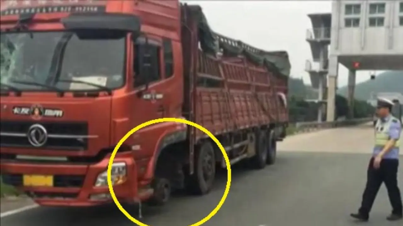 Melaju Tanpa Roda Depan, Sopir Truk Ceroboh Ini Ditilang Polisi 