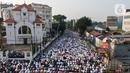 Jalan Raya Jatinegara ini rutin digunakan untuk sholat Ied setiap tahunnya. (Liputan6.com/Johan Tallo)