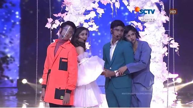 6 Potret Kebersamaan Pemain dalam Drama Musikal Buku Harian Seorang Istri,