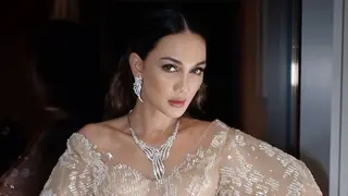 Berkostum Black Widow Luna Maya Dipuji Pacarnya Reino Barrack Entertainment Fimela Com