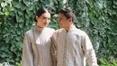 Di lebaran tahun ini, Raditya dan Anissa tampil mengenakan baju sarimbit warna coklat. Anissa dibalut dress ruffle panjang dengan kerah tinggi. [@anissaaziza]