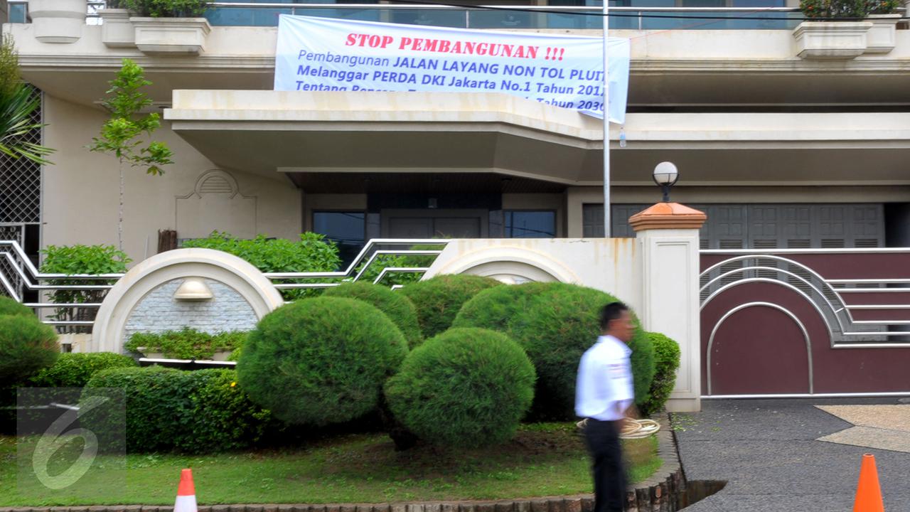 20151217-Warga Pluit Pasang Spanduk Besar Tolak Jalan Layang yang Melalui Wilayahnya-Jakarta