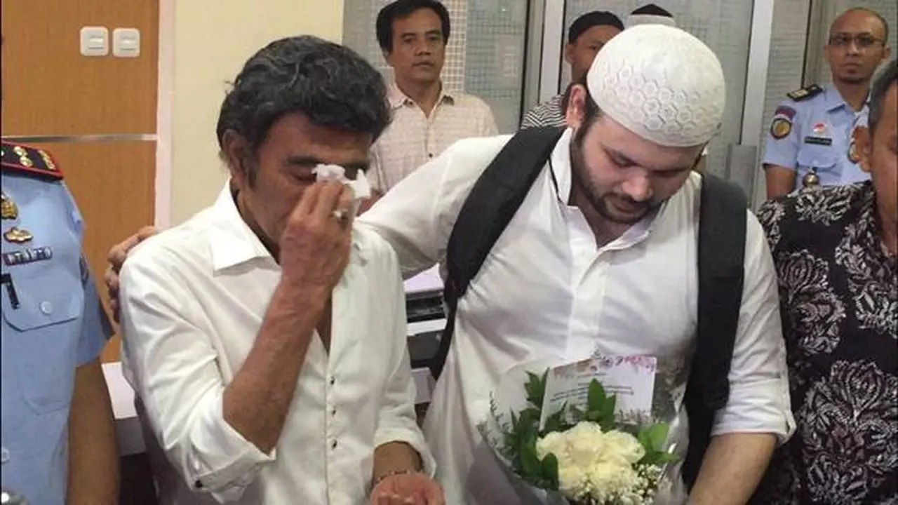 6 Momen Ridho Rhoma Bebas dari Penjara, Dijemput Sang Ayah