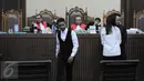Barista kafe Olivier, Rangga, usai berkonsultasi dengan Majelis Hakim saat menjadi saksi dalam sidang ketujuh kasus kematian Wayan Mirna Salihin dengan terdakwa Jessica Kumala Wongso di PN Jakarta Pusat, Kamis (21/7 (Liputan6.com/Helmi Afandi)