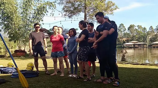 Nikmati Serunya Arung Jerang, Ini 6 Momen Liburan Cita Citata di Bandung