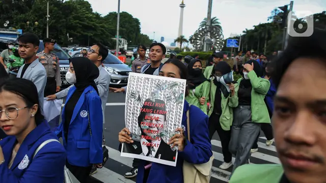 Tolak Penerapan PPN 12 Persen, BEM SI Kerakyatan Berunjuk Rasa di Kawasan Patung Kuda Jakarta