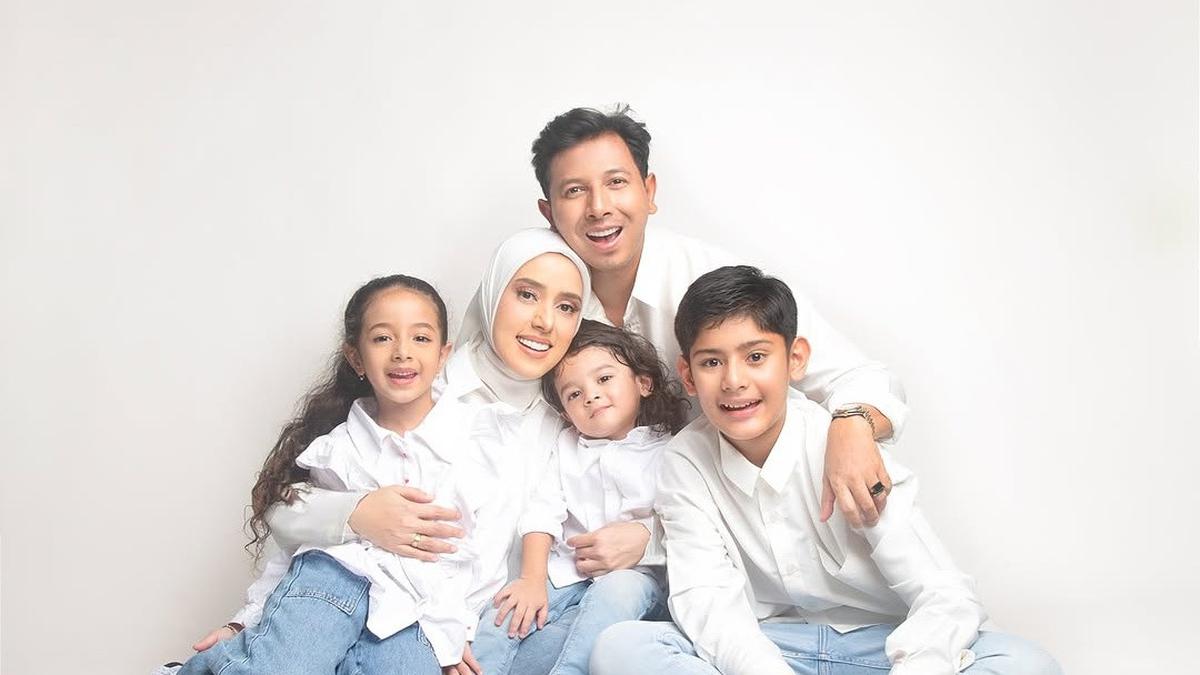 Pemotretan Keluarga Fairuz A Rafiq dan Sonny Septian, Wajah Anak-anaknya Curi Perhatian