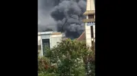 Kebakaran di Kebon Pala, 65 Personel Damkar Dikerahkan
