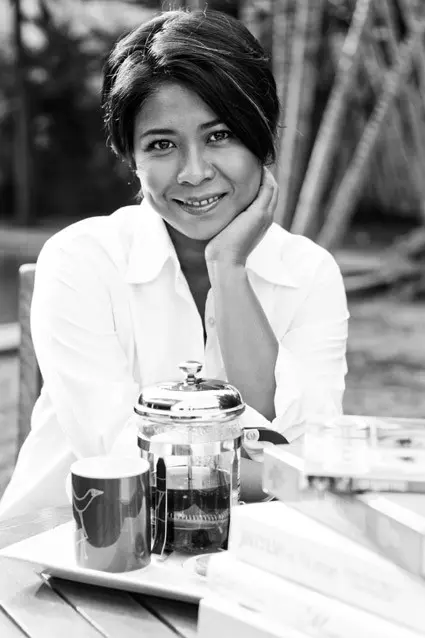 Rina Poerwadi adalah seorang pakar holistik aromaterapi