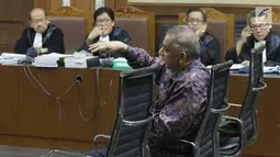 Terdakwa dugaan suap proyek PLTU Riau-1 yang juga mantan Dirut PLN, Sofyan Basir memberi keterangan saat menjalani sidang lanjutan di Pengadilan Tipikor, Jakarta, Senin (23/9/2019). Sidang mendengar keterangan terdakwa. (Liputan6.com/Helmi Fithriansyah)