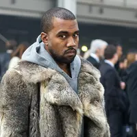 Nyanyi fals, Kanye West dikecam netizen, termasuk para pecinta Queen.