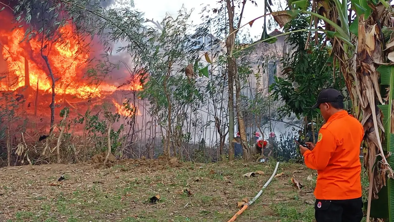 Kebakaran hebat sumur minyak di Dukuh Gendono, Desa Gandu, Kecamatan Bogorejo, saat Hari Ulang Tahun ke-80 Republik Indonesia (HUT ke-80 RI).