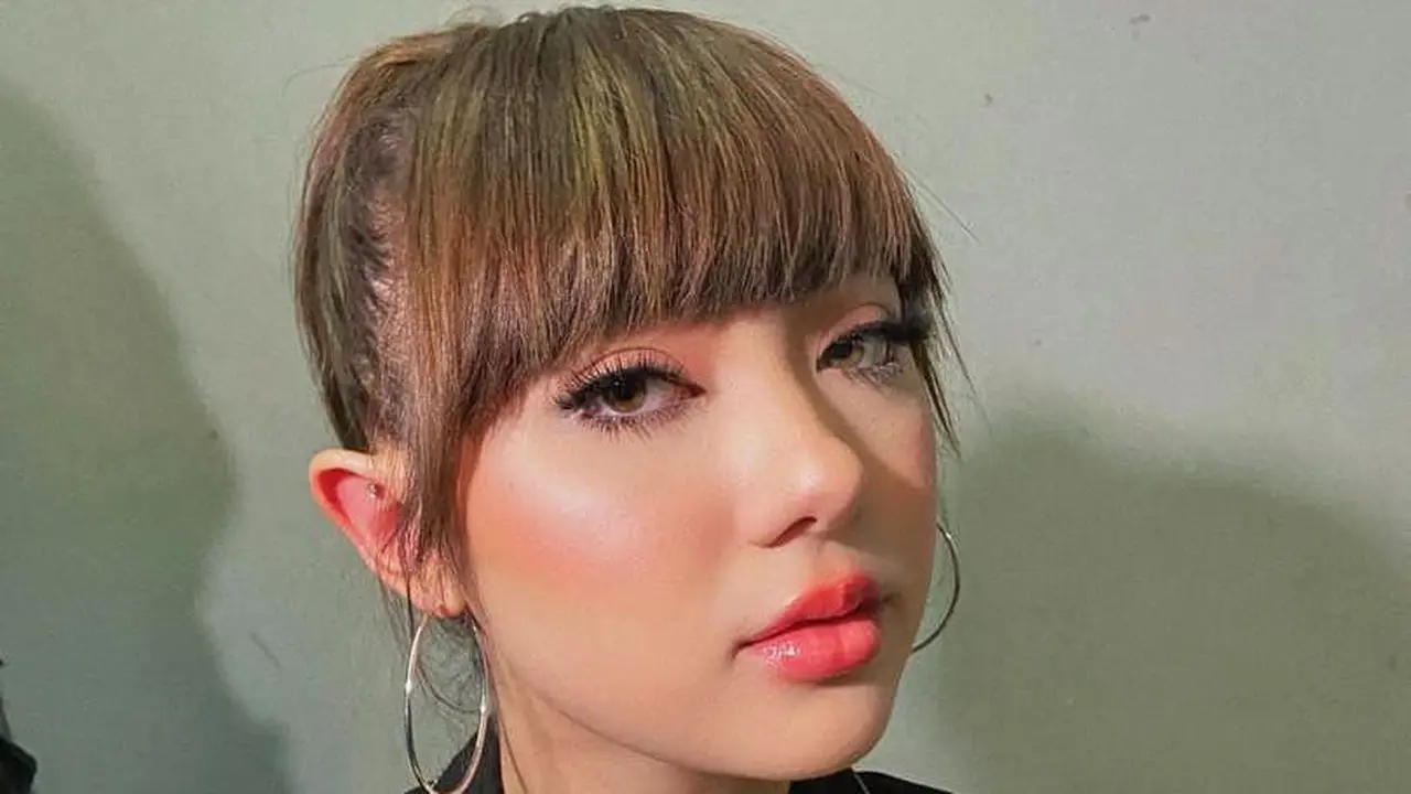 Jannine Weigel (https://www.instagram.com/p/CFE3RocpMIU/)
