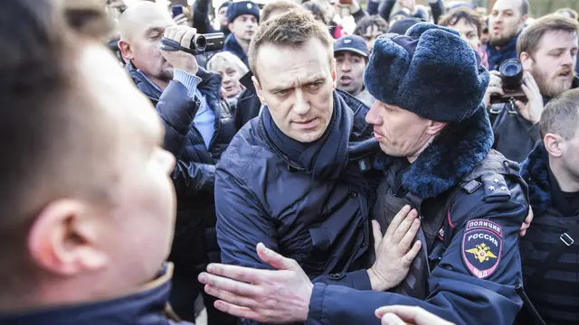 Ratusan Demonstran Tuntut PM dan Presiden Rusia Mundur Ditangkap