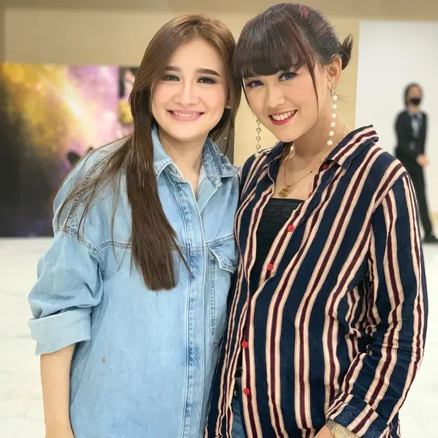 6 Potret Persahabatan Happy Asmara dan Lyia Amelia, Tampil Bak Saudara