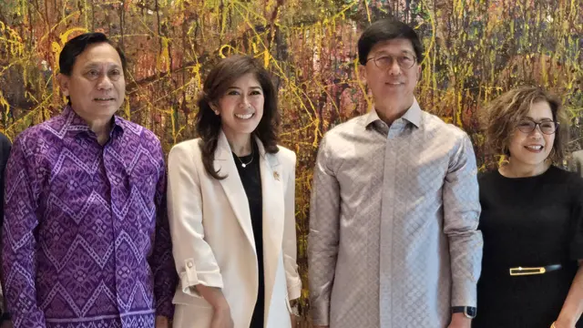Menkominfo Meutya Hafid bersama Managing D