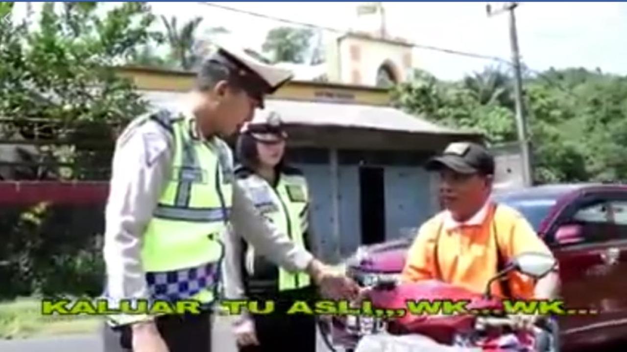 Pura-pura bisu saat ditilang