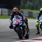 Duo Movistar Yamaha, Valentino Rossi (kanan) dan Maverick Vinales, sama-sama terpuruk pada balapan MotoGP Austria di Sirkuit Red Bull Ring, Minggu (13/8/2017). (Yamaha MotoGP)