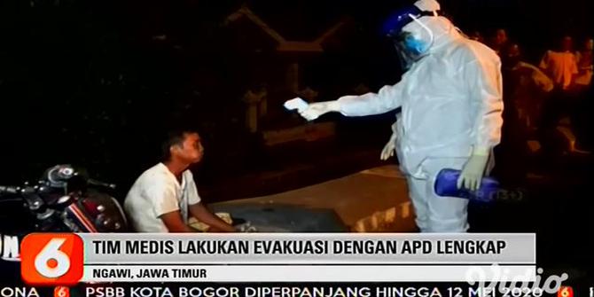 VIDEO: Akibat Lelah dan Depresi, Pengendara Motor Tergeletak di Trotoar Jalan Raya Ngawi