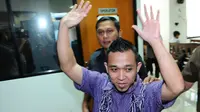 Ekspresi Hendra Saputra usai menjalani sidang vonis di Pengadilan Tipikor, Jakarta, Rabu (27/8/14). (Liputan6.com/Andrian M Tunay)
