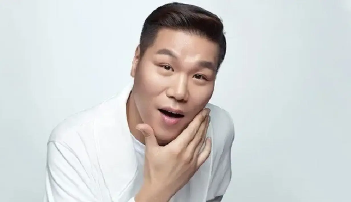 Dikesempatan yang sama Seo Jang Hoon mencoba menghibur Heechul yang belum lama mengalami putus cinta. (Foto: viki)