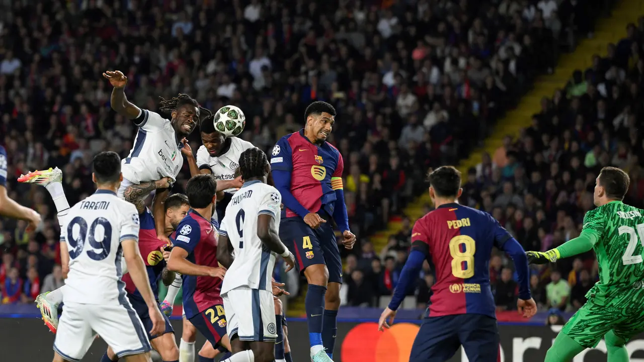 Duel sengit Barcelona vs Inter Milan di leg pertama semifinal Liga Champions 2024/2025