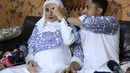 Pasangan Hengky Kurniawan dan Sonya Fatmala tengah menanti kehadiran anak keduanya. Sang istri, Sonya kini tengah hamil dalam usia tujuh bulan. Keduanya baru saja menggelar acara tujuh bulan kehamilan Sonya. (Nurwahyunan/Bintang.com)